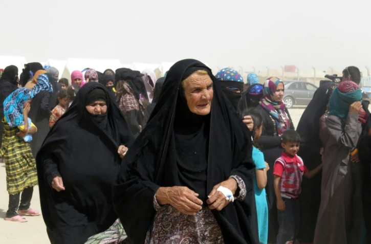 Des familles irakiennes dans un camp de réfugiés  le 6 juin 2016 à Amriyat al-Fallujah