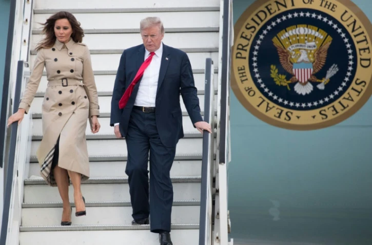 Le président américain Donald Trump et la première dame Melania Trump sortent de l'Air Force One à leur arrivée à Bruxelles, le 10 juillet 2018. Photo agence Belga