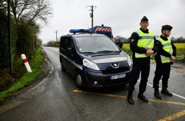 Des gendarmes bloquent l' accès à voie, le 8 avril 2018 à Notre-Dame des-Landes (Loire-Atlantique)
