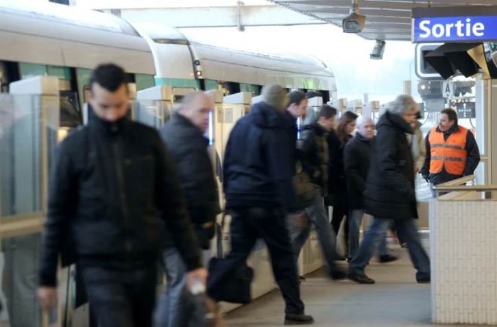 Des passagers dans le métro le 7 décembre 2010 à Paris