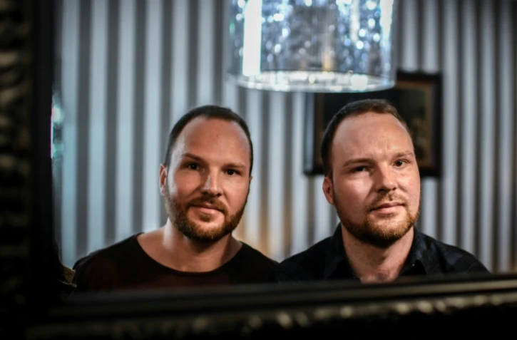 Les jumeaux Franck (d) et Eric Dufourmantelle, le 20 avril 2018 à Paris