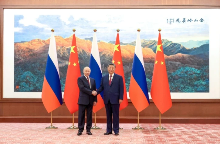 Le président chinois Xi Jinping reçoit son homologue russe Vladimir Poutine à Pékin, le 20 mai 2026
