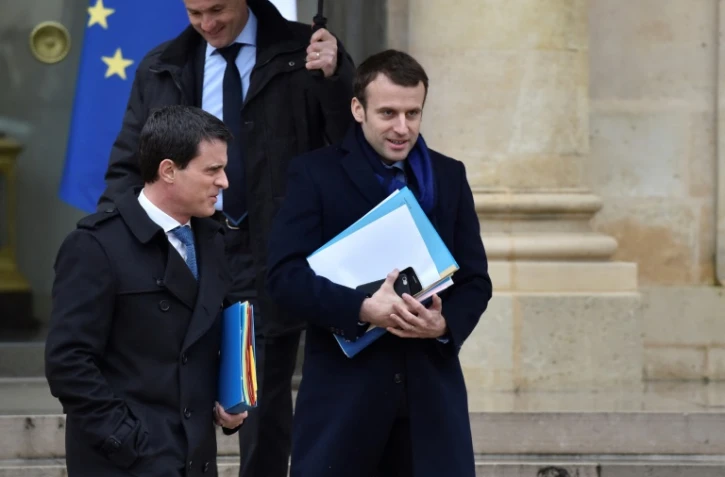 L'ancien Premier ministre Manuel Valls, et le président élu Emmanuel Macron, alors ministre de l'Économie, à Paris, le 9 mars 2016