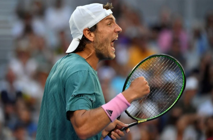 Le Français Lucas Pouille exulte après sa victoire face au Croate Borna Coric en 8e de finale de l'Open d'Australie, le 21 janvier 2019 à Melbourne