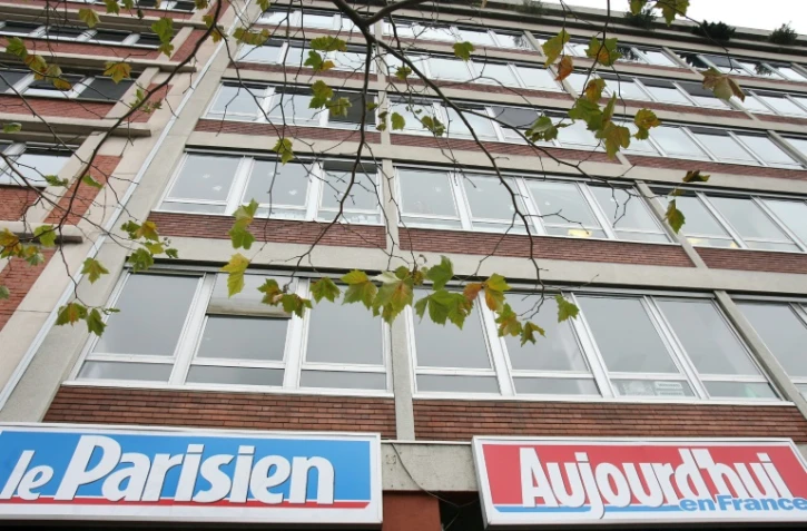 Le groupe Amaury annonce le 30 octobre 2015 avoir finalisé la cession du quotidien Le Parisien/Aujourd'hui en France au groupe de luxe LVMH de Bernard Arnault, déjà propriétaire des Echos, pour se recentrer et "accélérer" ses activités dans le sport