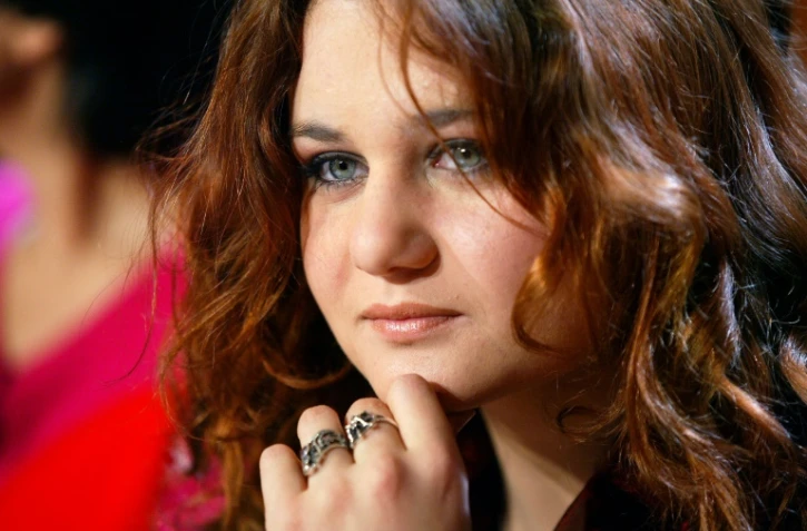 La romancière Alexandra Besson, alias Ariane Fornia, fille d'Eric Besson membre du parti socialiste et Sylvie Brunel, économiste et géographe, le 04 mai 2004 à ParisMULLER