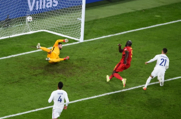 La défense des Bleus a souffert face à Romelu Lukaku, dont le but est finalement invalidé par la VAR en Ligue des nations à Turin, le 7 octobre 2021 