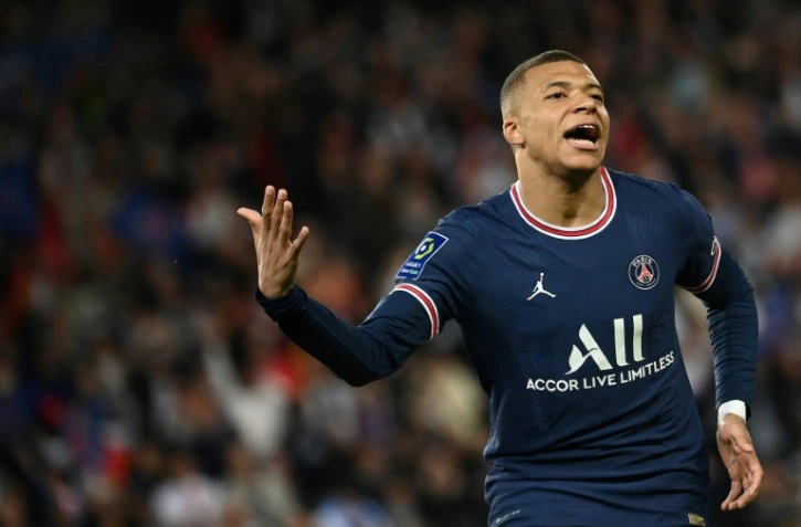 Kylian Mbappé célèbre un but du PSG contre Marseille au Parc des Princes, à Paris, le 17 avril 2022