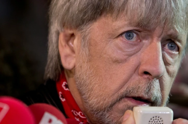 Renaud prend part à l'hommage aux victimes des attentats le 7 janvier 2016 à Paris