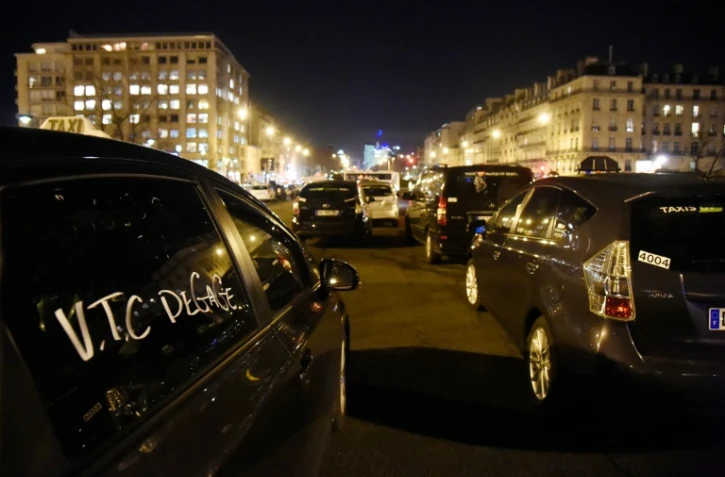 Rassemblement de taxis le 28 janvier 2016 Porte Maillot Ă Paris
