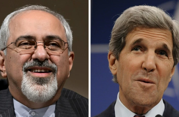 Montage photo réalisé le 8 novembre 2013 à Paris montrant le secrétaire d'Etat américain John Kerry (d) et son homologue iranien Javad Zarif (G)