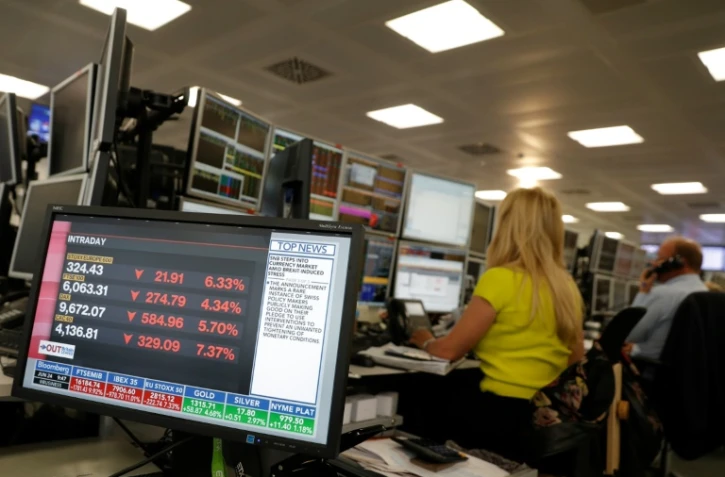 Des traders d'ETX Capital le 24 juin 2016 à Londres