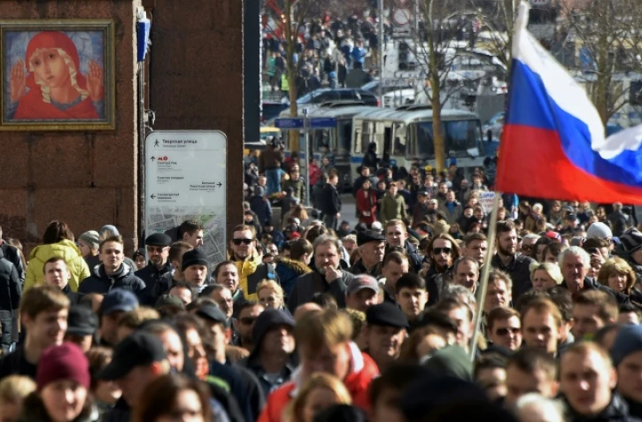 Des manifestants défilent contre la corruption à Moscou le 26 mars 2017