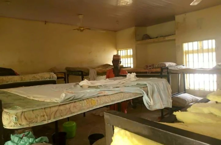 Un dortoir désert du pensionnat de Jangede, dans le Nord-Ouest du Nigeria, le 26 février 2021, où des hommes armés ont enlevé plus de 300 adolescentes