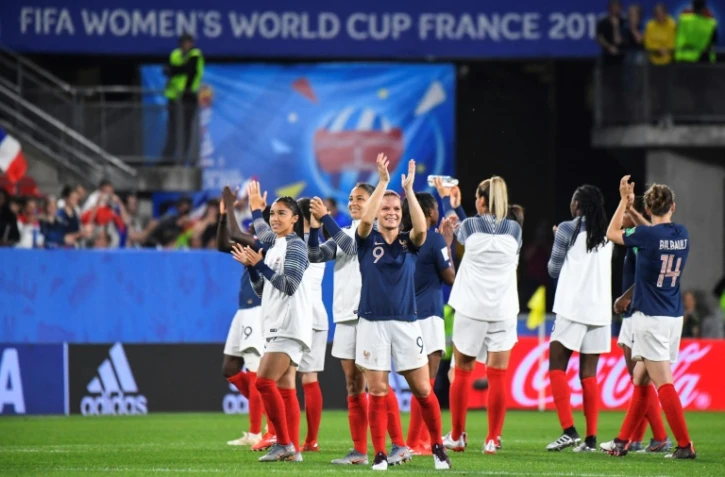Les Bleues après leur victoire en phase de groupes du Mondial face au Nigéria, à Rennes, le 17 juin 2019