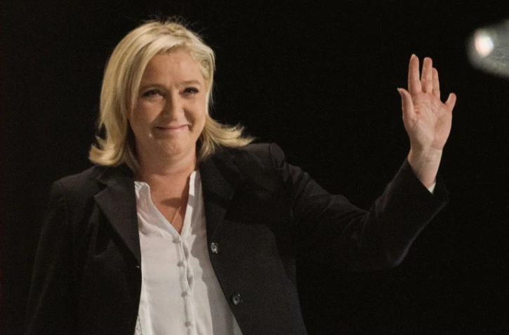 Marine Le Pen réagit après l'annonce des résultats à Hénin-Beaumont le 6 décembre 2015