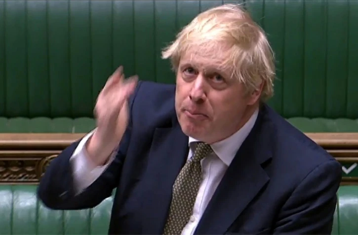 Photo de Boris Johnson tirée d'une vidéo du PRU, le service d'enregistrement bdu parlement britannique, lors des questions au Premier ministre le 6 mai 2020 au Parlement, à Londres