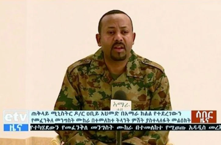 Cette photo fournie par la TV éthiopienne montre le Premier ministre Abiy Ahmed s'adressant au public après des troubles le 23 juin 2019.