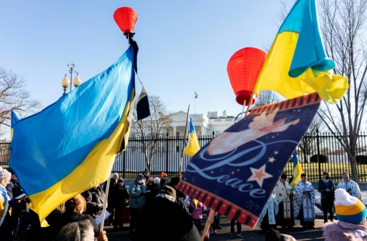 Des activistes pro-ukrainiens se rassemblent devant la Maison Blanche à Washington, le 6 février 2022