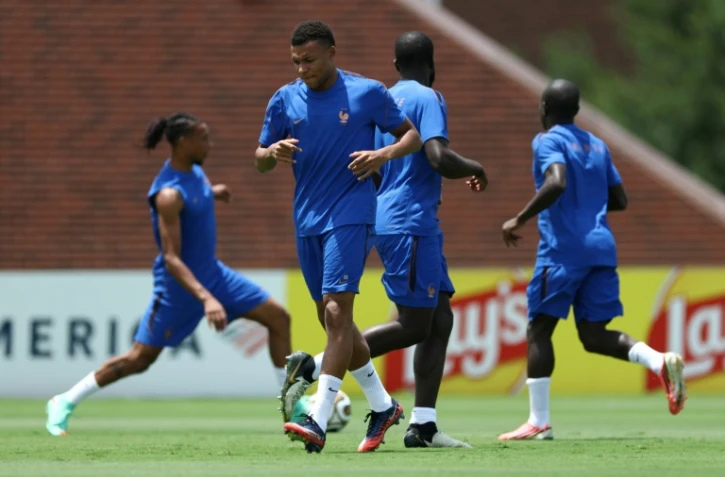 Les joueurs de l'équipe de France et Kylian Mbappé lors d'une séance d'entraînement sur les installations du University Park, à Dallas, le 13 juillet 2026, à la veille d'affronter l'Espagne 