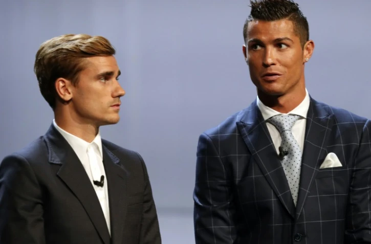 Les attaquants Antoine Griezmann et Cristiano Ronaldo lors du tirage au sort de la Ligue des champions, le 25 août 2016 à Monaco