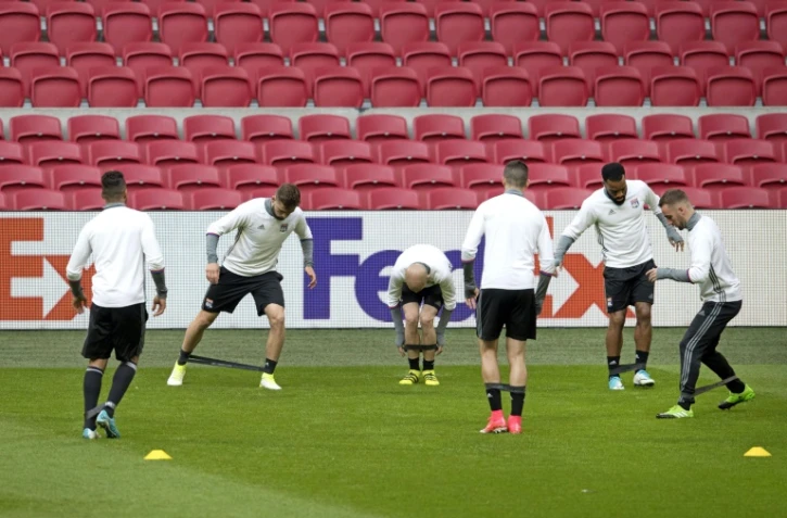 Alexandre Lacazette (2e d) s'est normalement entraîné avec le reste de l'effectif de Lyon à Amsterdam, le 2 mai 2017