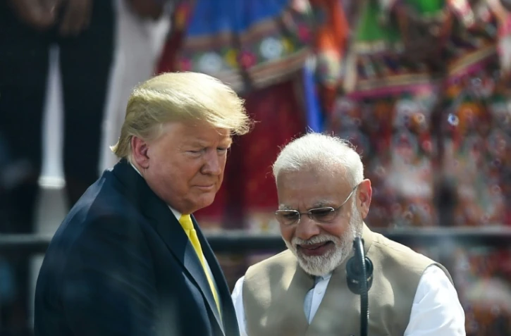 Le président américain Donald Trump (g) et le Premier ministre indien Narendra Modi à Motera, près d'Ahmedabad (Inde), le 24 février  2020