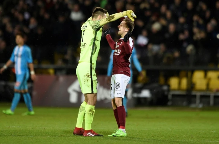 La joie des Messins Thomas Didillon et Ivan Balliu après le but de Metz face à l'OM, le 3 février 2017 au stade Saint Symphorien 