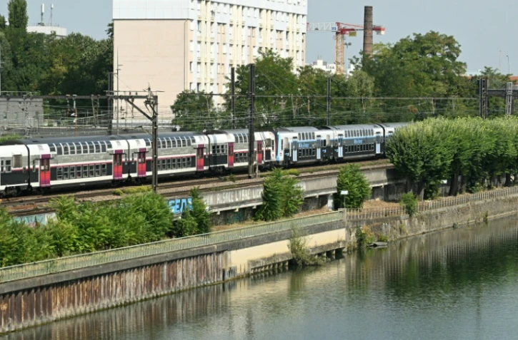 La Seine à Choisy-le-Roi le 14 août 2025, le lendemain de la découverte de quatre corps dans le fleuve