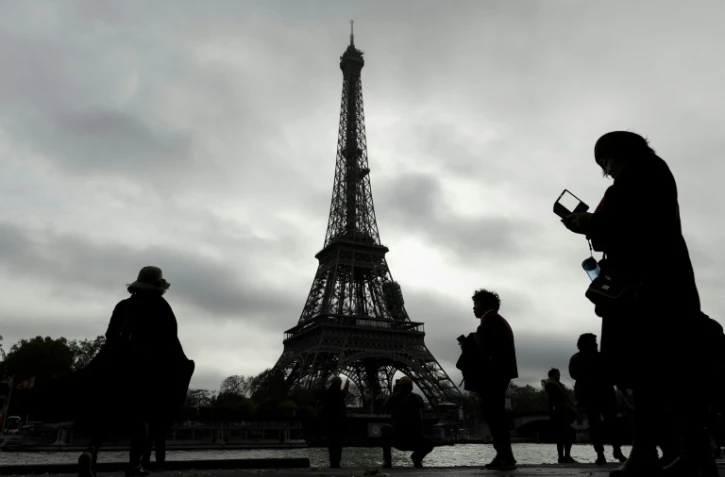 Une majorité de Français (53%) est opposée à l'installation obligatoire chez tous les détenteurs de téléphones portables d?une application permettant de les avertir s'ils ont été à proximité d'une personne infectée par le coronavirus, selon un sondage Ifop