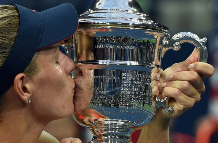 Angelique Kerber, le 10 septembre 2016 à New York avec son trophée de l'US Open