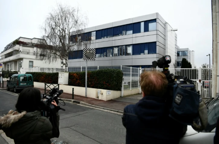 Des journalistes devant le siège du Front national à Nanterre le 20 février 2017