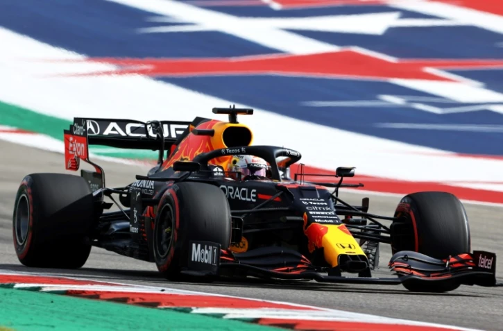 Max Verstappen au volant de sa Red Bull (RB16B) lors des qualifications du GP des Etats-UNis sur le circuit des Amériques à Austin, le 23 octobre 2021 