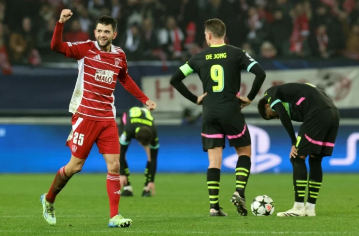 Le défenseur brestois Julien Le Cardinal célèbre son but inscrit face au PSV Eindhoven, à Guingamp, le 10 décembre 2024