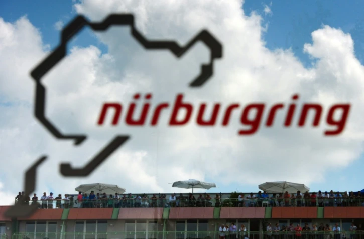 Des spectateurs au bord du circuit du Nürburgring, le 6 juillet 2013