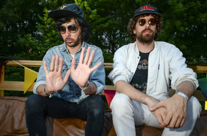 Gaspard Augé (d) et Xavier de Rosnay (g), membres du duo Justice, le 8 juillet 2017 à Belfort