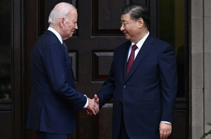 Le président américain Joe Biden et son homologue chinois Xi Jinping lors d'une rencontre au sommet de l'Apec, le 15 novembre 2023 à Woodside, en Californie