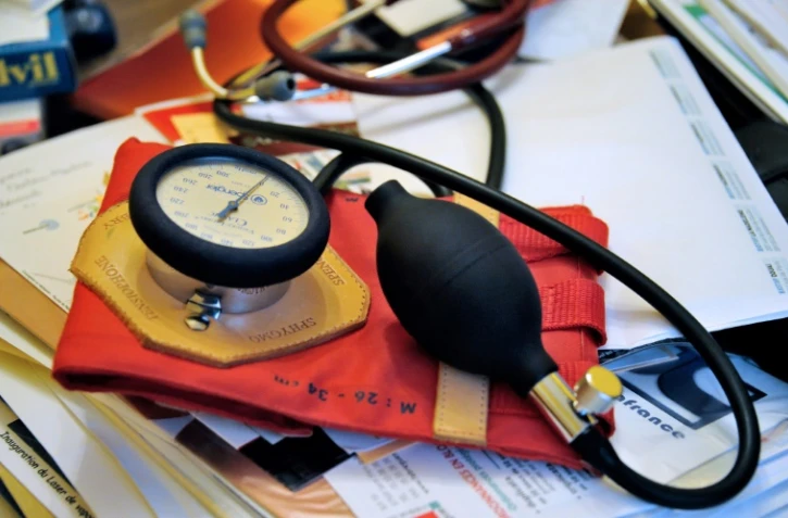 A Landudec, petite commune du Finistère en quête d'un médecin depuis cinq ans, on en est réduit à consulter par téléphone et on désespère du "désintérêt" des candidats à la présidentielle face à la pénurie de médecins