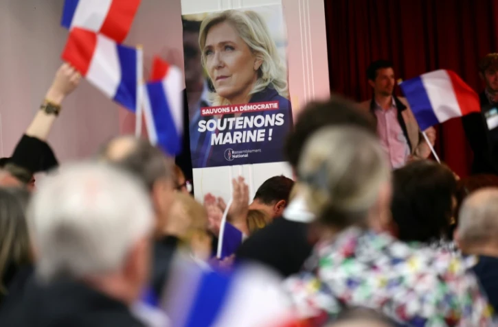 Une affiche de Marine Le Pen lors d'un rassemblement de soutien à la présidente du groupe parlementaire du Rassemblement national (RN), le 5 avril 2025 à Marseille
