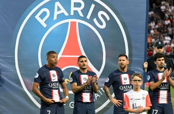 Des joueurs du Paris Saint-Germain, Kylian Mbappe, Marco Verratti, Lionel Messi et Vitinha posent pour la photo avant le match de Ligue 1 française contre Montpellier Hérault au Parc des Princes, à Paris, le 13 août 2022