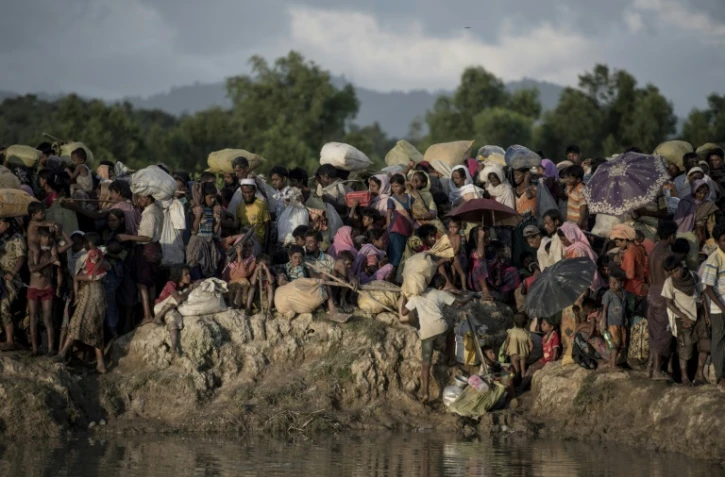Des réfugiés rohingyas fuyant la Birmanie arrivent à la frontière du Bangladesh, le 10 octobre 2017