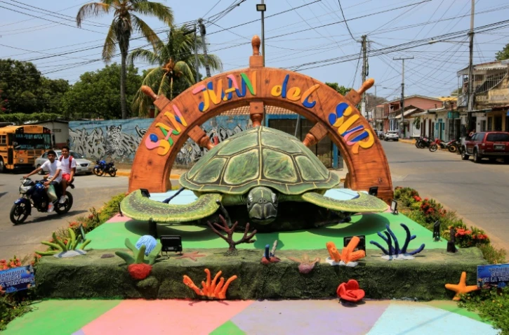 Une sculpture de tortue à l'entrée de la ville de San Juan del Sur, le 25 avril 2023 au Nicaragua