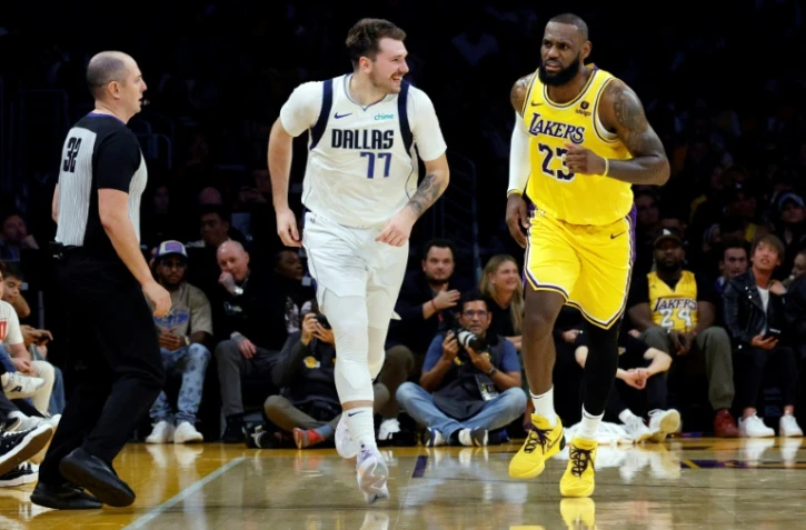 Luka Doncic et LeBron James vont devenir coéquipiers chez les Lakers aux termes de l'un des échanges les plus tonitruants de l'histoire de la NBA