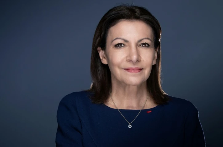 La maire de Paris, Anne Hidalgo, pose lors d'une séance photo à Paris, le 1er février 2022