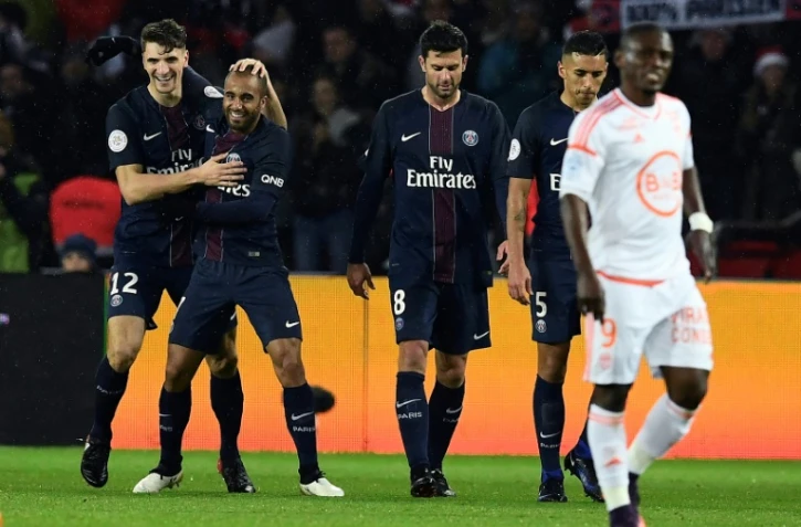 Les joueurs du PSS se congratulent après un but de Thomas Meunier (g) contre Lorient, le 21 décembre 2016 au Parc des Princes