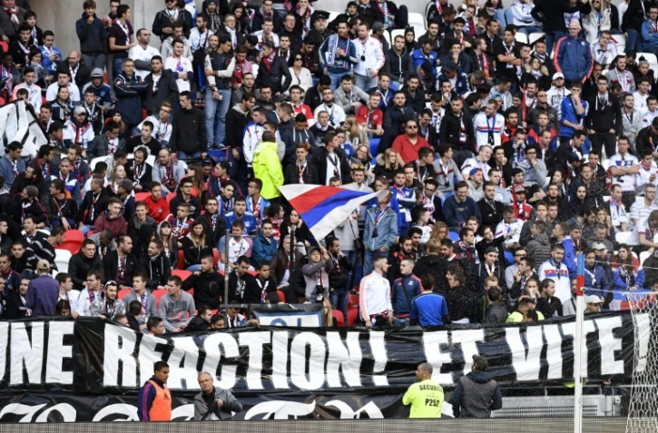 Banderole de supporteurs de Lyon mécontents déployée lors du match contre Guingamp, le 22 octobre 2016 au Parc OL
