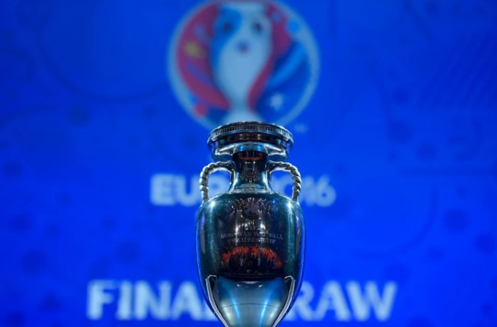 Le trophée de l'Euro-2016 lors du tirage au sort, le 12 décembre 2015 à Paris