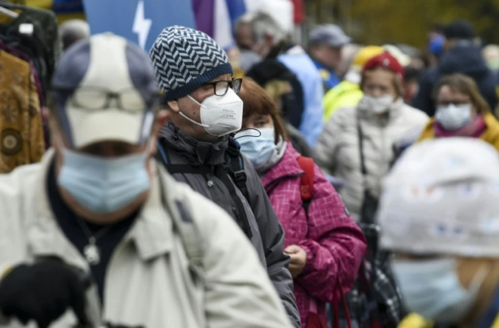 Sur le marché de Hakaniemi à Helsinki, le 1er novembre 2020