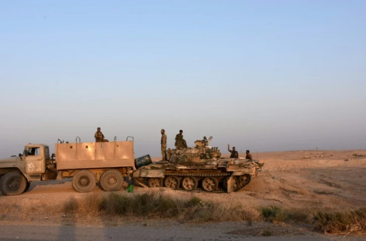 Des membres de l'armée syrienne, le 10 septembre 2017 près de Deir Ezzor en Syrie