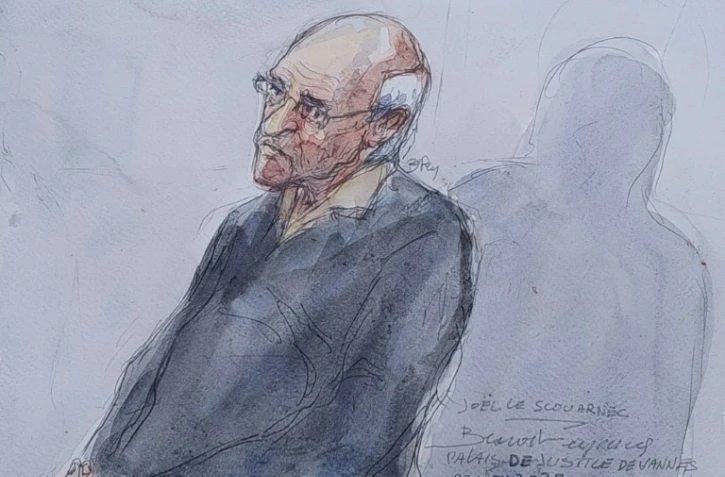 Le chirurgien français retraité Joel Le Scouarnec à son procès le 23 mai 2025